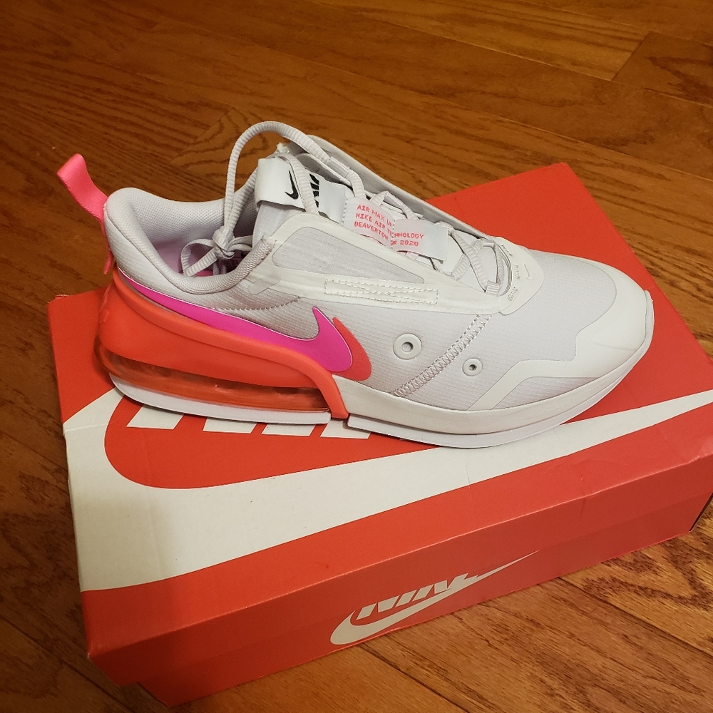 Nike Women's Air Max Up Size 7.5